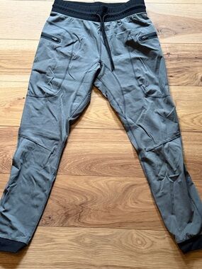 BYLT Men Premium Joggers Gray Black Workout Size Medium